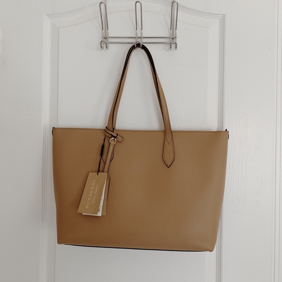 Burberry Handbags - Burberry Medium Zip Tote